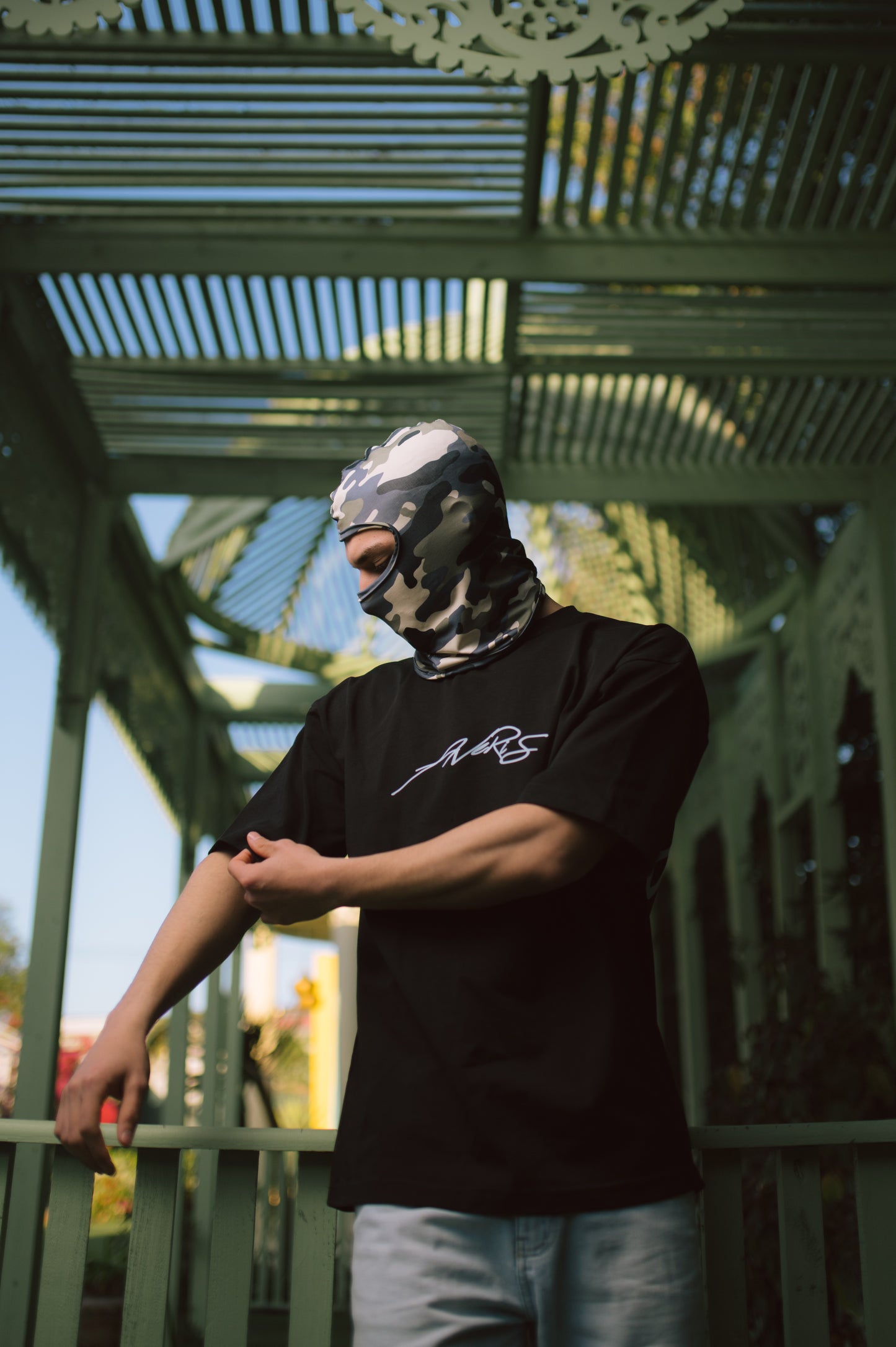 Black AVeRiS Oversized Tee